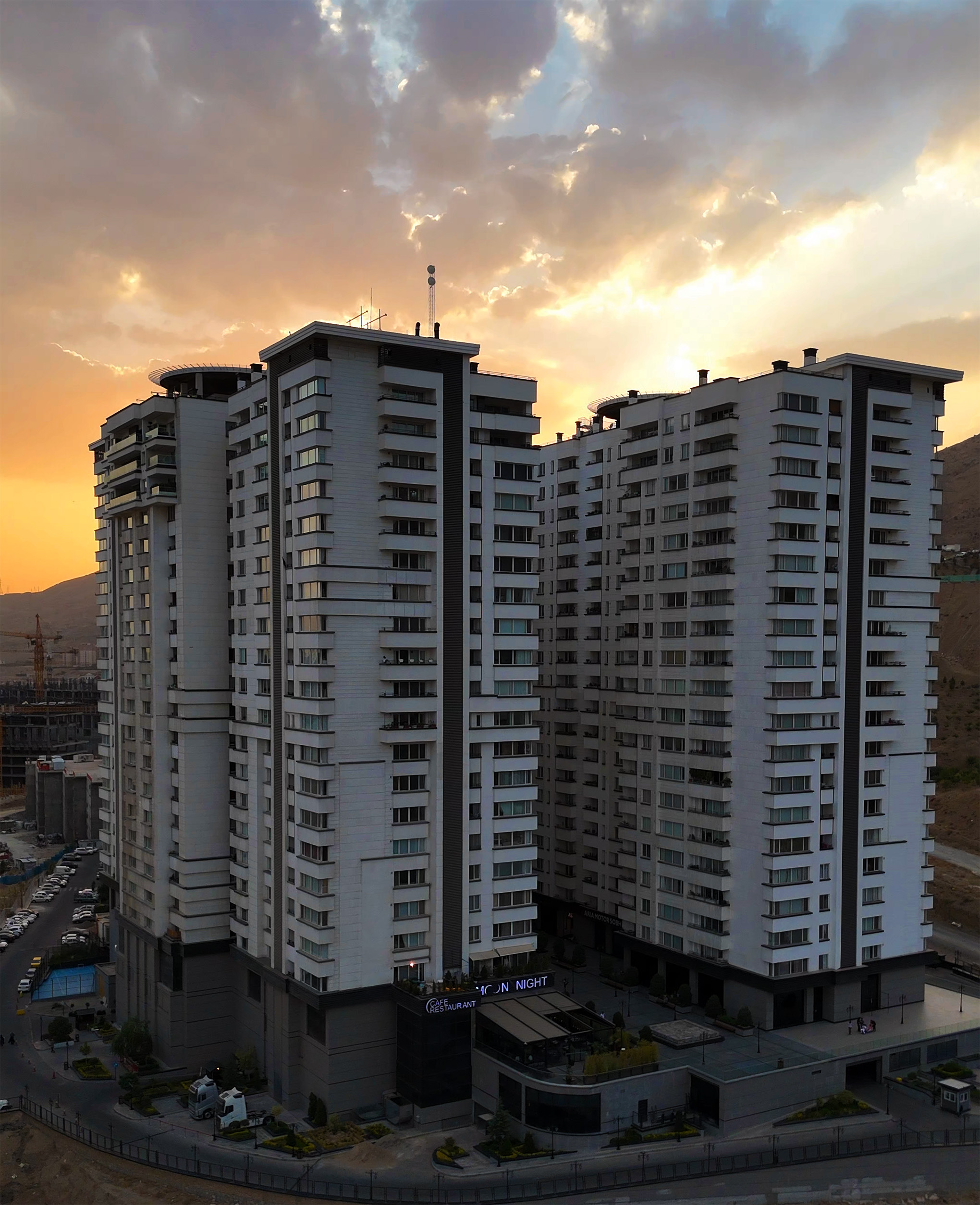 برج سفید مهندس آداشی